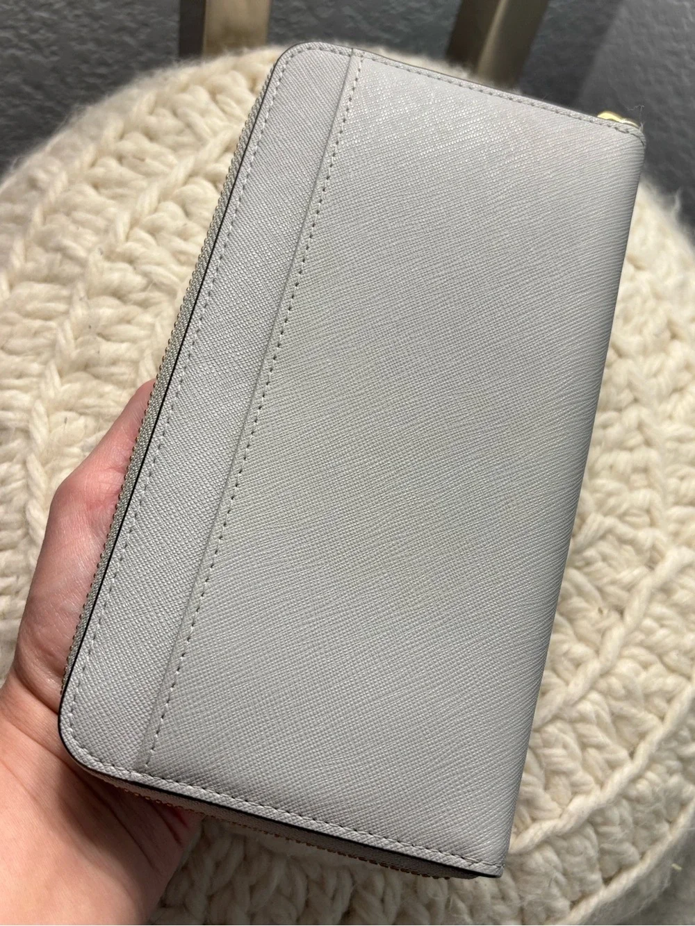 ♠️KATE SPADE EUC Saffiano Leather Continental zip around Wallet light gray